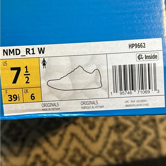 Adidas’s size 7 ½ burgundy - Picture 4 of 4